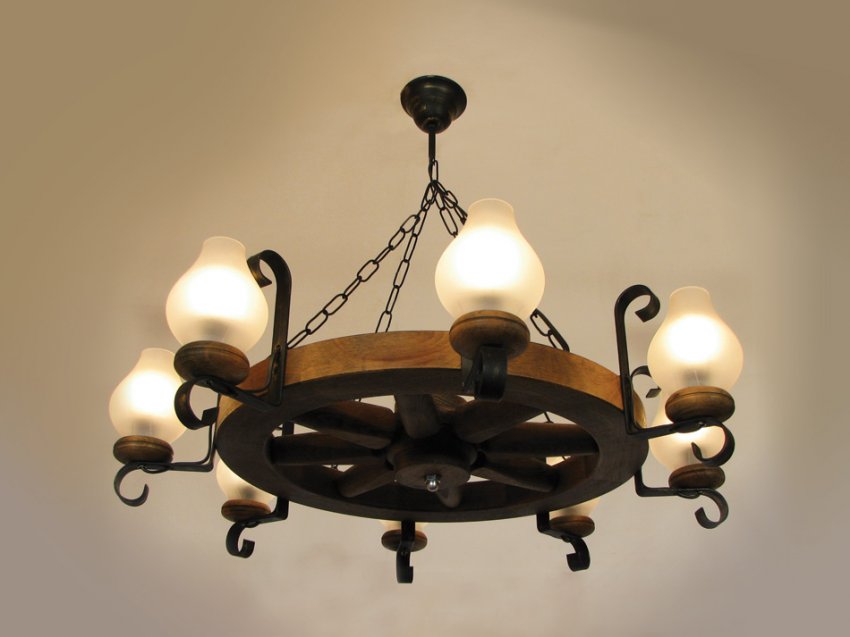 ROATA LUSTRA D50 8 BECURI LEMN ANTIC